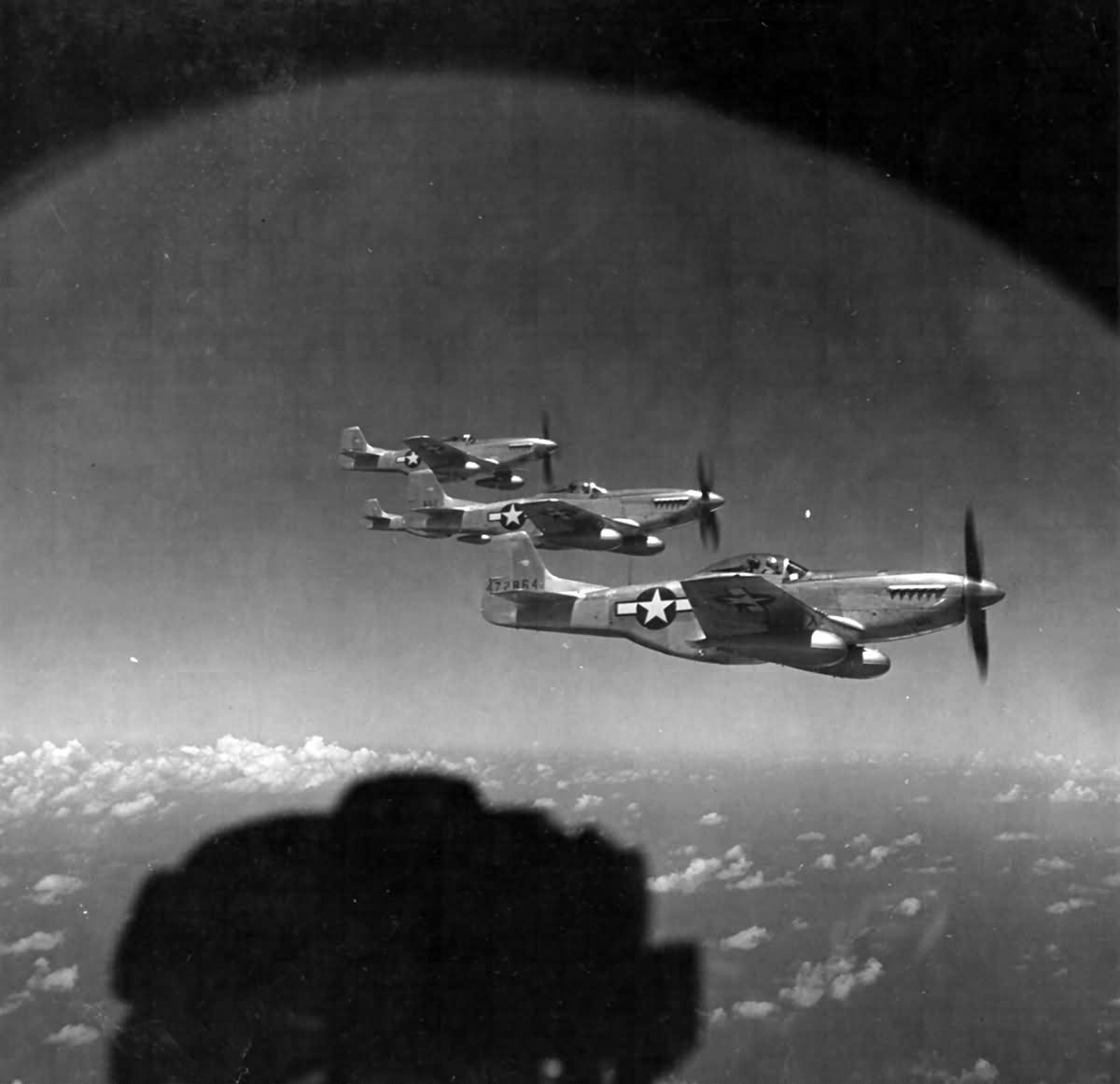 P-51D-25-Na_Mustang_44-72864 viewed from B-29 port gunner blister-2
